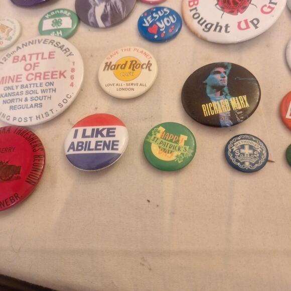 lot of vtg 26 pinback buttons Pins Various Batman To Lita Ford To 4H - Picture 9 of 11